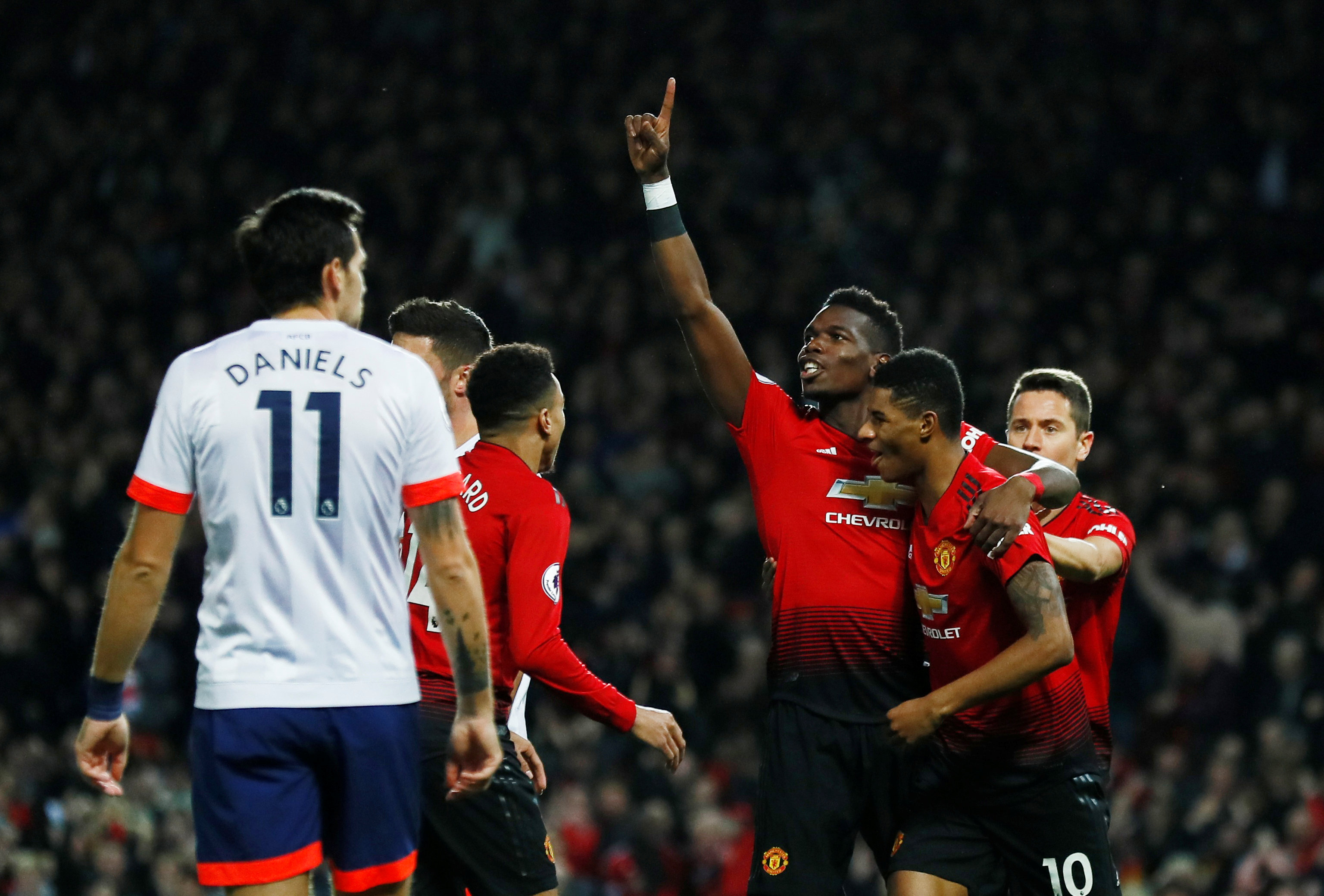 率领雄鹿扭 率领雄鹿扭